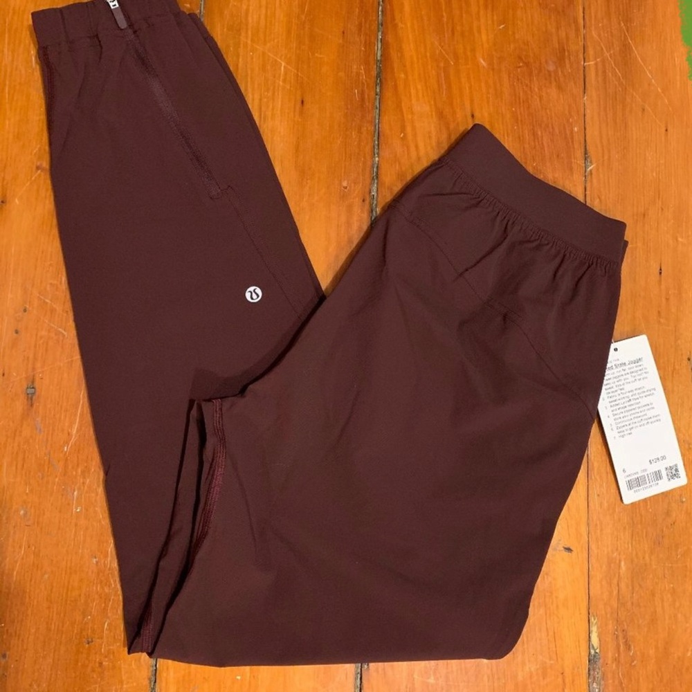 Sold- do not buy Lululemon adapt the state jogger
